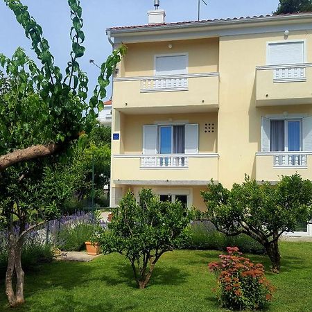 Apartments With A Parking Space Rab - 12383 Banjol Екстериор снимка