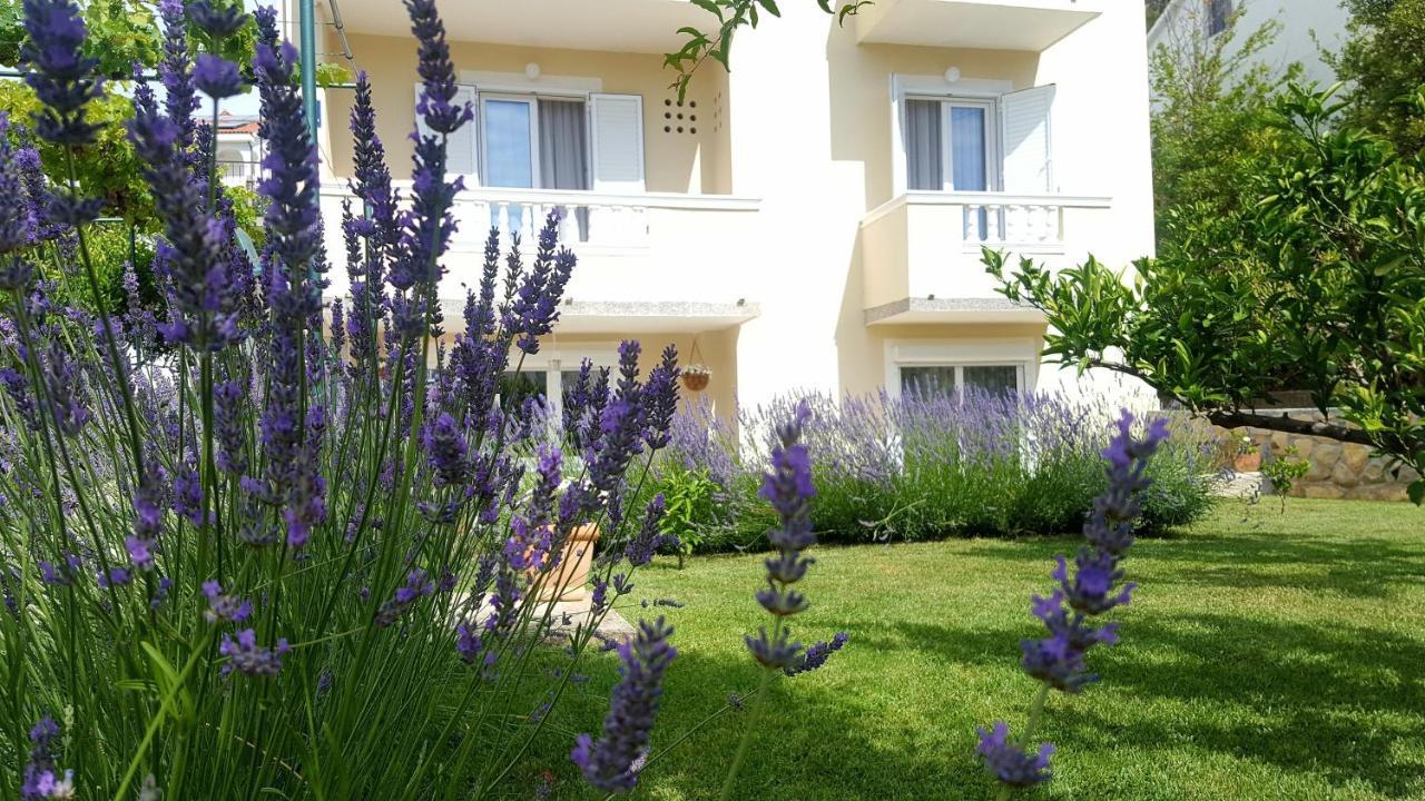 Apartments With A Parking Space Rab - 12383 Banjol Екстериор снимка