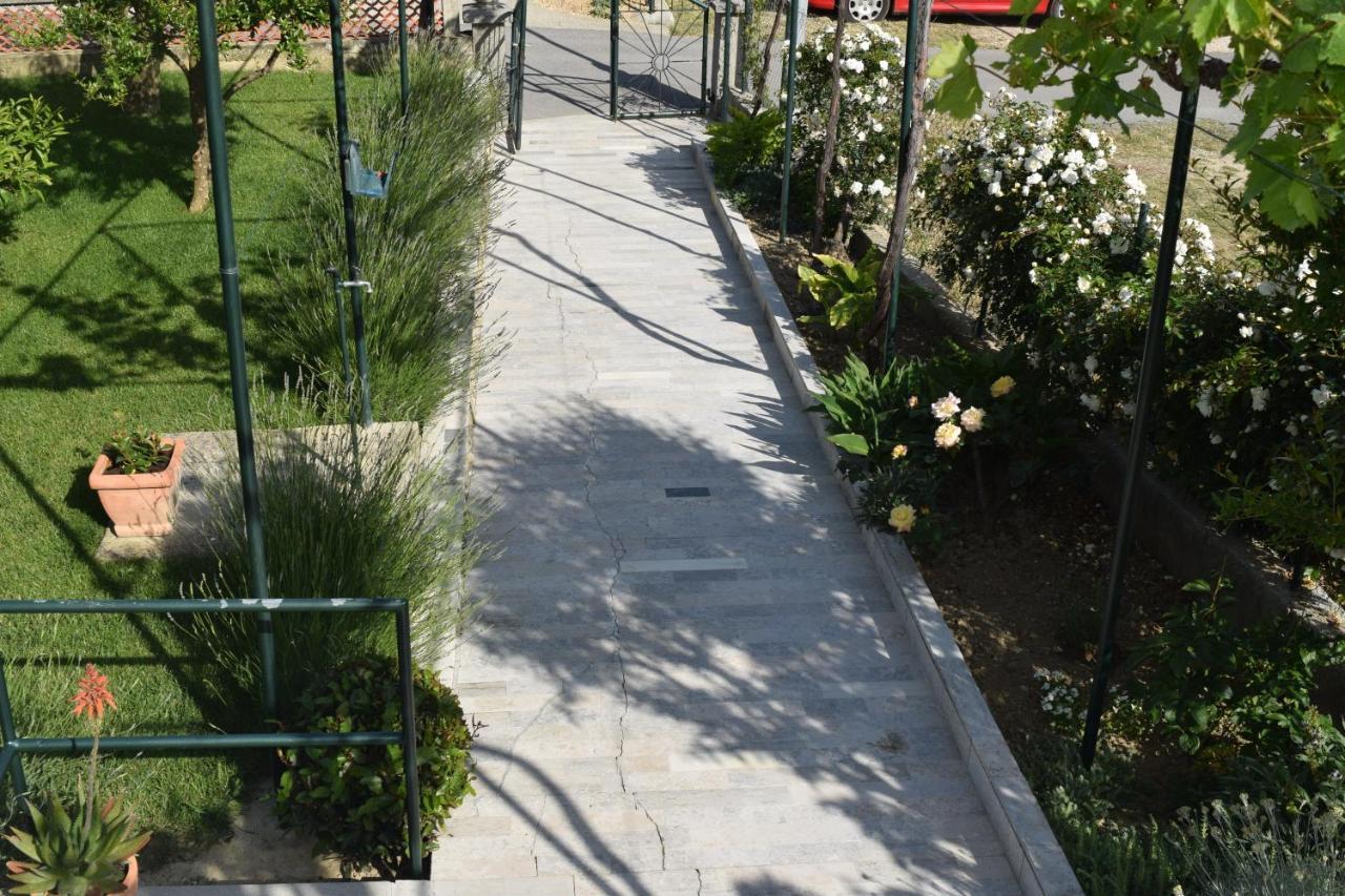 Apartments With A Parking Space Rab - 12383 Banjol Екстериор снимка