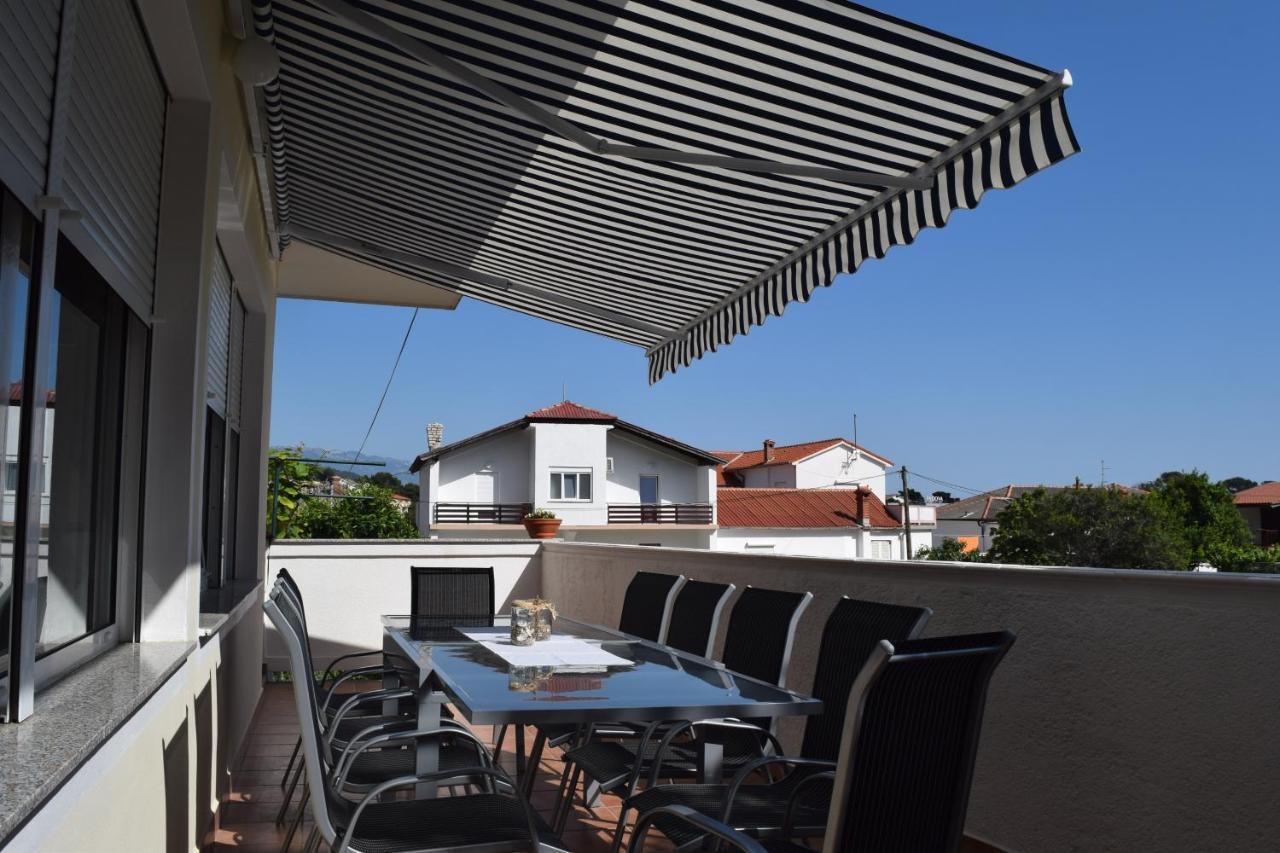 Apartments With A Parking Space Rab - 12383 Banjol Екстериор снимка